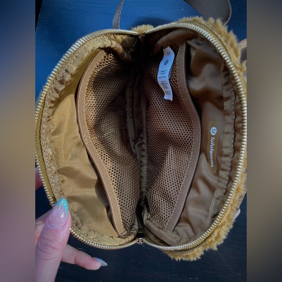 Lululemon Everywhere Fleece Belt Bag “Burnt Caramel” NWOT - Picture 4 of 9